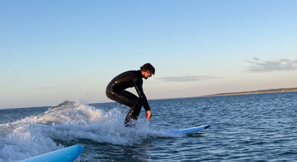 SUP – Sjov og aktiv på vandet. Surf og natur kan kontaktes på mail: info@www.surfognatur.dk eller på telefon:  71 79 00 88.